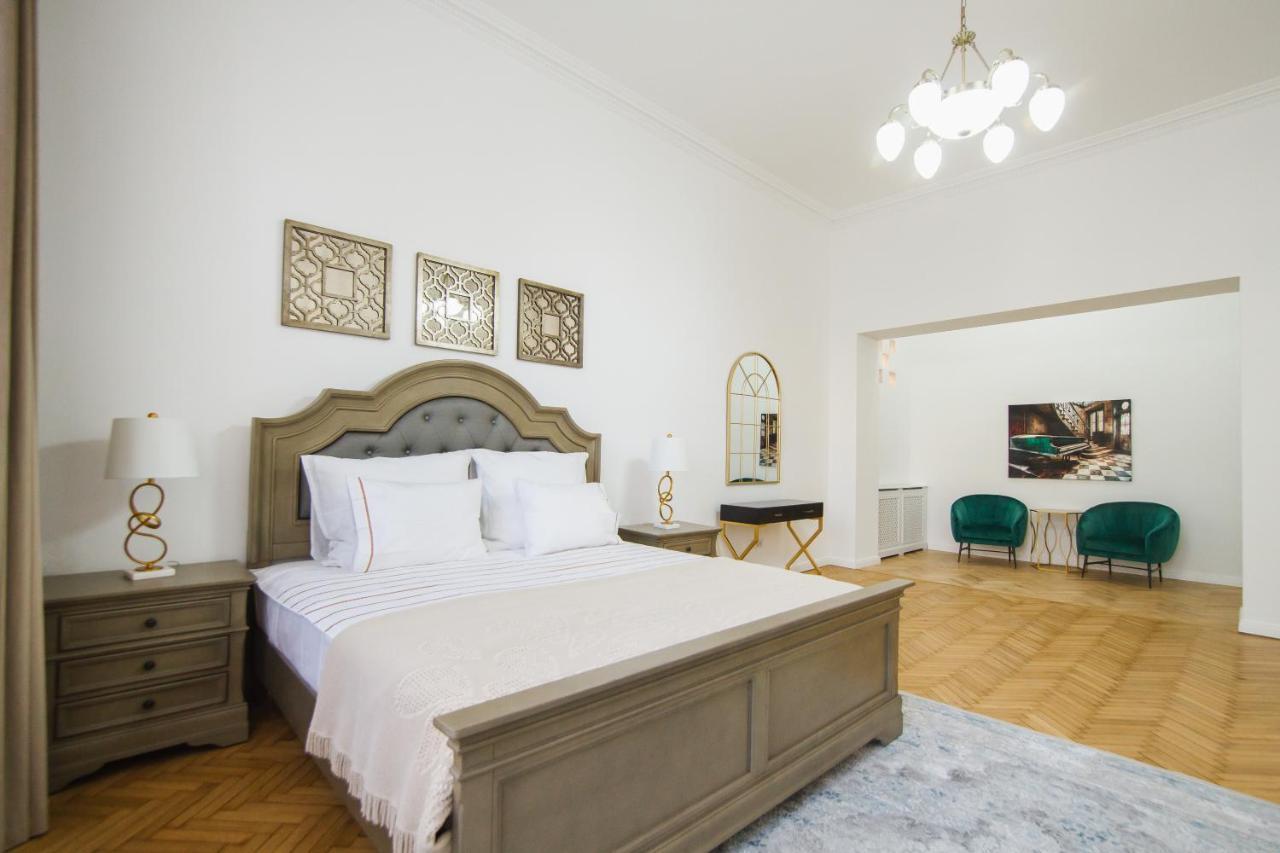 Unique Experience At Rimanoczy Palace 오라데아 외부 사진